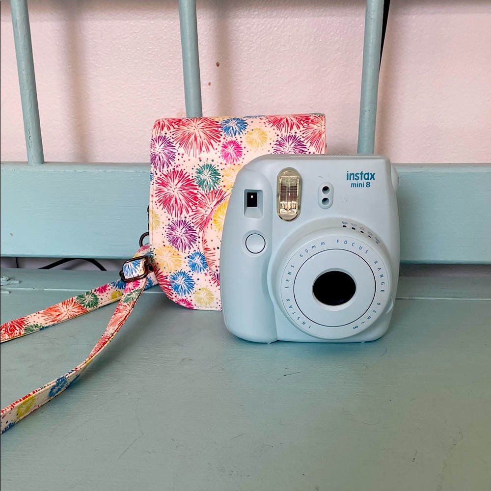 INSTAX Fujifilm Mini 8 with crossbody case